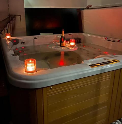 Hot Tub, Spa and wellness centre/facilities