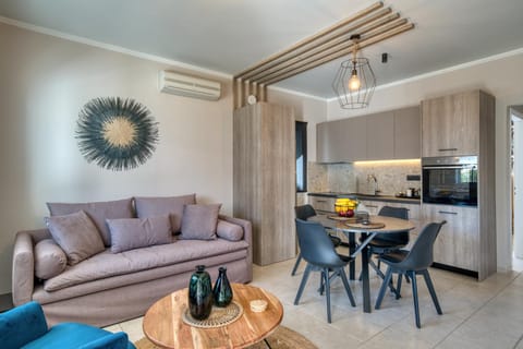 Kitchen or kitchenette, Living room, Seating area, Dining area