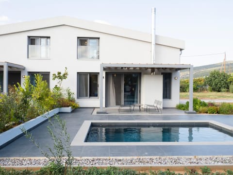 Property building, Day, Pool view, Swimming pool