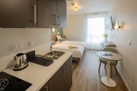 Bed, Kitchen or kitchenette, Photo of the whole room, Bedroom, kitchen