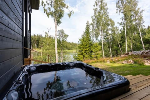 Villa Syreeni - Seafront/Jacuzzi Villa in Uusimaa
