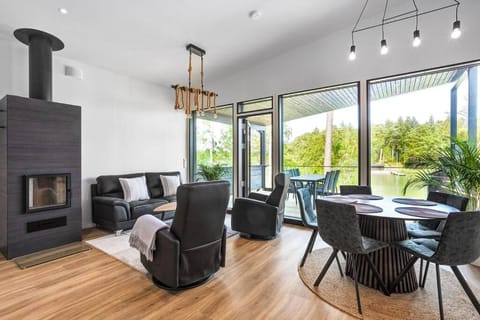 Villa Syreeni - Seafront/Jacuzzi Villa in Uusimaa