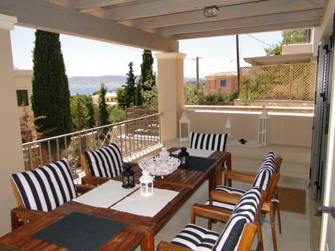 Garden, View (from property/room), Balcony/Terrace, Decorative detail, Decorative detail, Seating area, Dining area, On site, Landmark view, Sea view