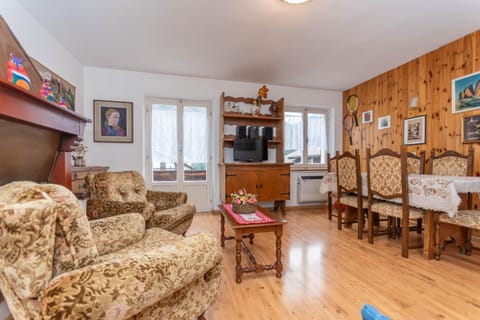 Communal lounge/ TV room, Living room