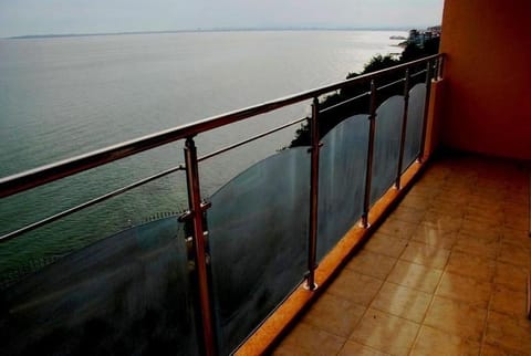 Property building, Natural landscape, View (from property/room), Balcony/Terrace, Decorative detail, Landmark view, Sea view, Sunrise, Sunset