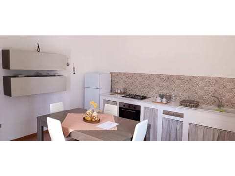 Restaurant/places to eat, Communal lounge/ TV room, Seating area, Dining area, kitchen