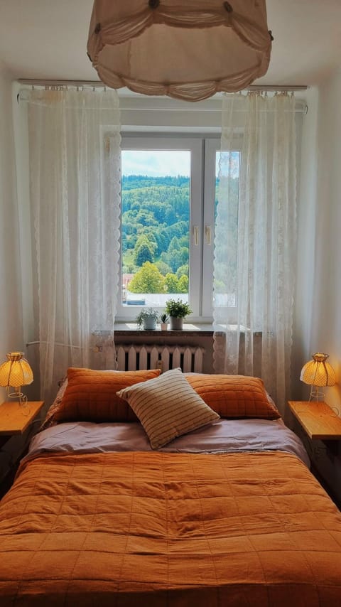 Bed, Natural landscape, Photo of the whole room, Bedroom, Mountain view