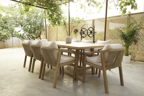 Patio, Day, Garden, Balcony/Terrace, Balcony/Terrace, Dining area, Garden view