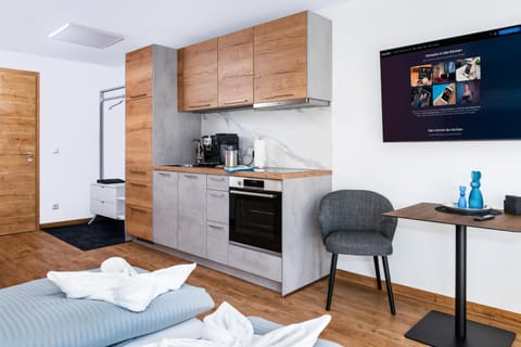 Kitchen or kitchenette, Photo of the whole room, Seating area, pet friendly, stove