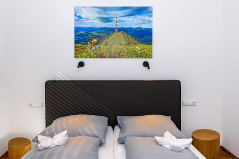 Bed, Photo of the whole room, towels