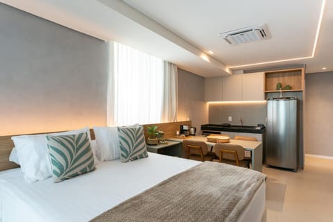 Bed, Kitchen or kitchenette, Photo of the whole room, Bedroom, minibar