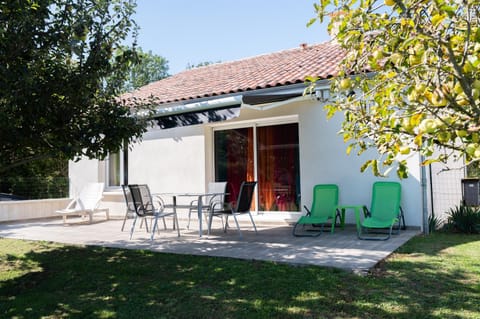 Patio, Garden, Dining area, Garden view