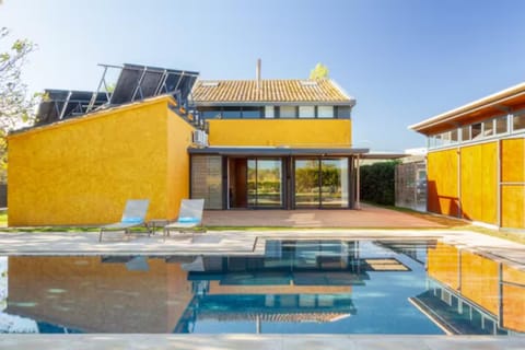 Facade/entrance, Balcony/Terrace, Swimming pool