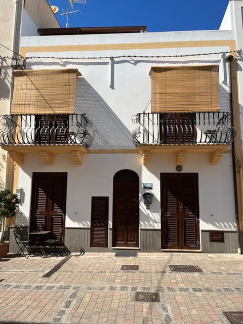 Property building, Balcony/Terrace