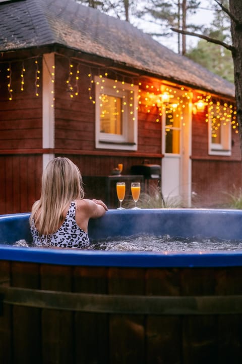 People, Hot Tub