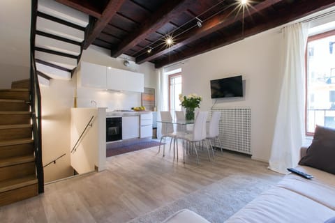 Day, Dining area