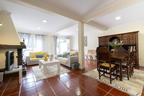 TV and multimedia, Living room, Seating area