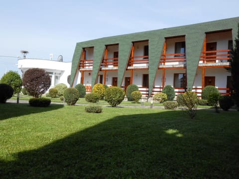 Facade/entrance, Day, Garden