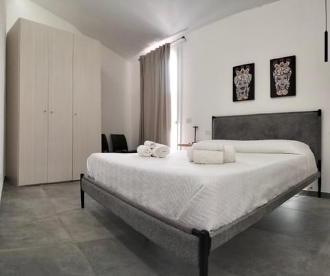 Bed, Photo of the whole room, Bedroom, towels, wardrobe