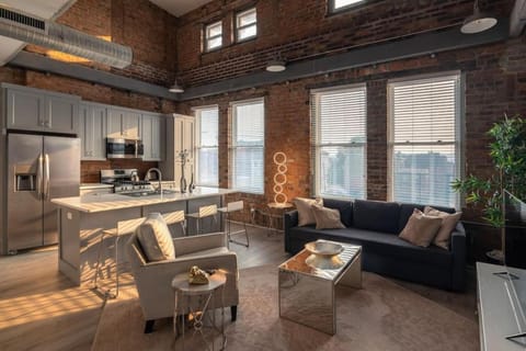 BUBBLES FANTASY SUITE Explore OTR and Rhinegeist Apartment in Over The Rhine