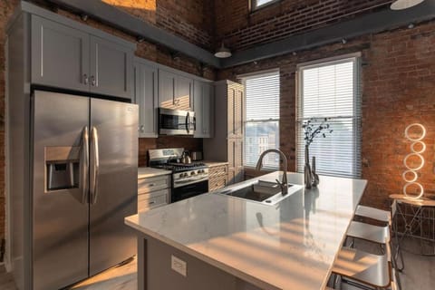 BUBBLES FANTASY SUITE Explore OTR and Rhinegeist Apartment in Over The Rhine