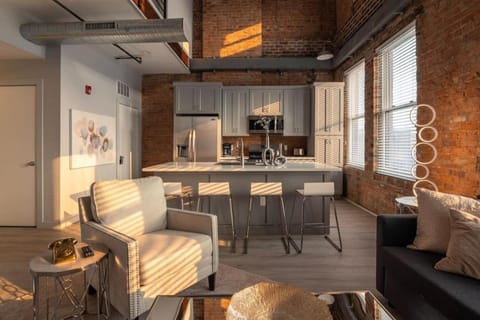 BUBBLES FANTASY SUITE Explore OTR and Rhinegeist Apartment in Over The Rhine