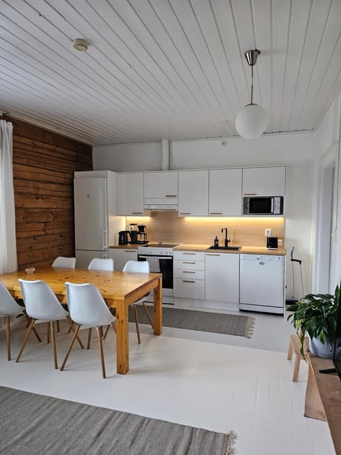 Rauhallinen asunto maalla, navetan päädyssä. Apartment in Finland