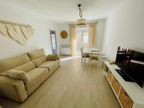 TV and multimedia, Balcony/Terrace, Living room, Dining area