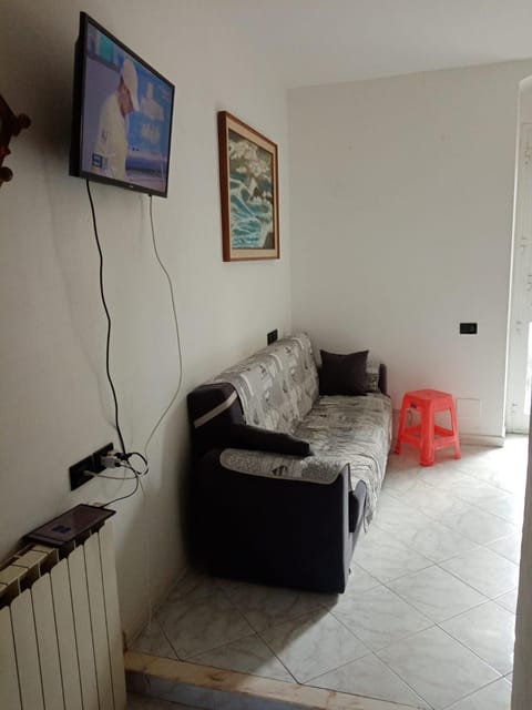 Casa Albarosa, 10 min walk train station, free parking. Apartment in La Spezia