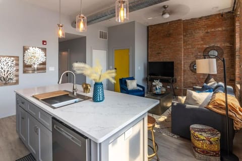 CHEETAH Venture out on your Cincinnati Safari Apartment in Over The Rhine