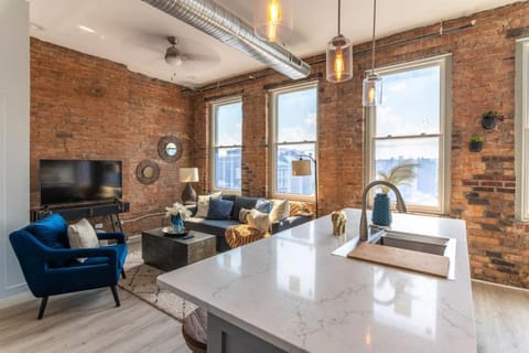 CHEETAH Venture out on your Cincinnati Safari Apartment in Over The Rhine