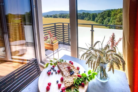 Natural landscape, View (from property/room), Balcony/Terrace, Dining area, Mountain view