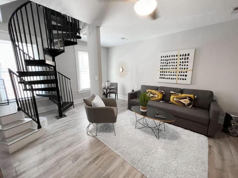 Full Building Huge Downtown Retreat Walkable to Everything House in Over The Rhine