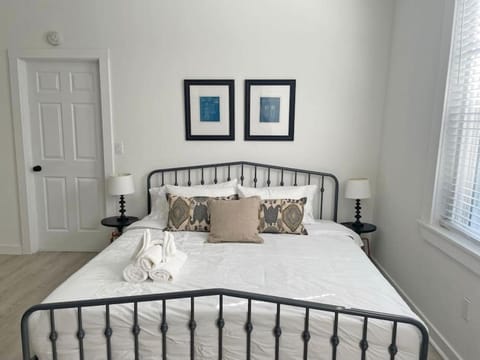 Full Building Huge Downtown Retreat Walkable to Everything House in Over The Rhine