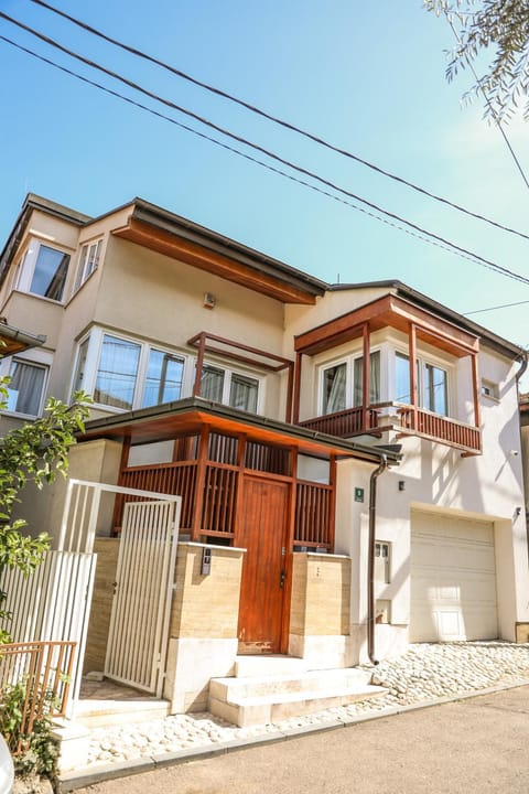 Property building, Day, Neighbourhood, View (from property/room), Balcony/Terrace, Street view