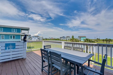 Seas The Day Home with Pool Access in Galveston House in Galveston Island