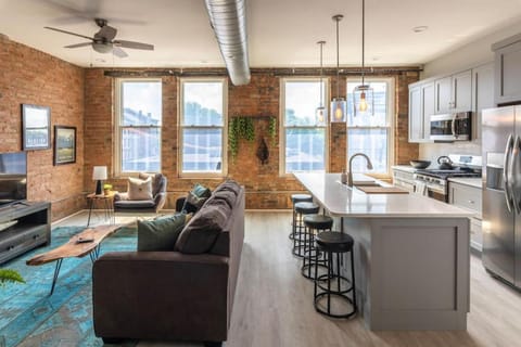 TRUTH Old world charm meets New world love Apartment in Over The Rhine