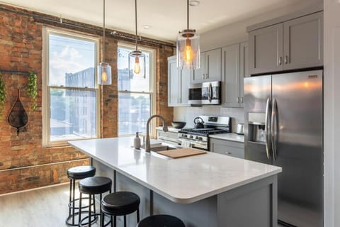 TRUTH Old world charm meets New world love Apartment in Over The Rhine