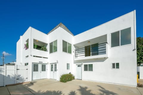 Sunshine Fun Time House in Costa Mesa