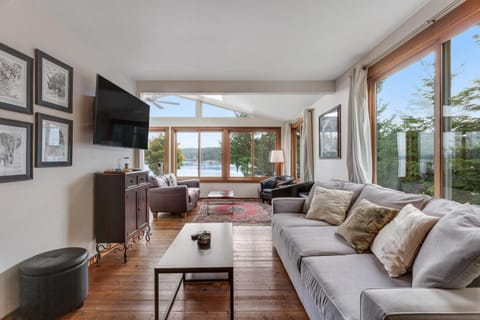 Seabeck House & Cottage on Hood Canal House in Hood Canal