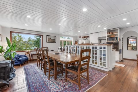 Seabeck House & Cottage on Hood Canal House in Hood Canal