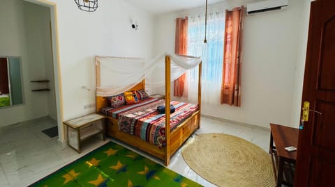 Bed, Photo of the whole room, Bedroom, wardrobe, air conditioner