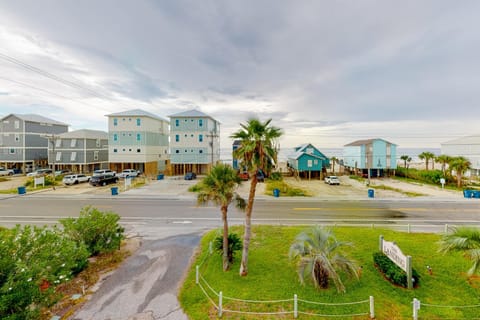 The Landing 102 Apartment in West Beach