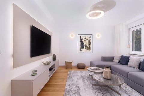 Communal lounge/ TV room, TV and multimedia, Living room, Evening entertainment