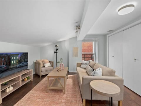 Studio steps to Soccer and OTR and Downtown Apartment in Over The Rhine