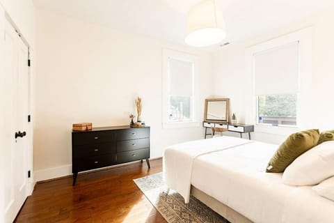 Walk to Rhinegeist, Findlay Market, FREE Streetcar Apartment in Over The Rhine