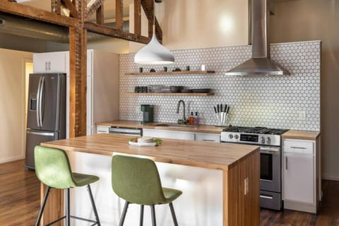 Spacious Retreat w Private Roof Deck Walkable to ALL Apartment in Over The Rhine