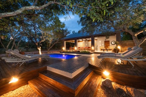 Restaurant/places to eat, Garden, Swimming pool