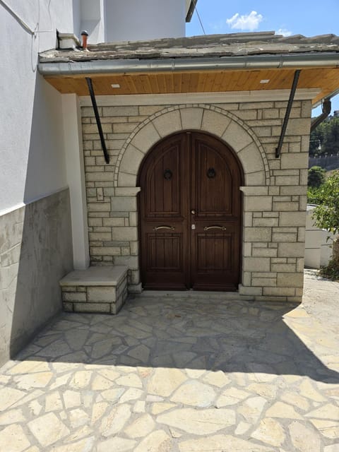 Property building, Facade/entrance, Location