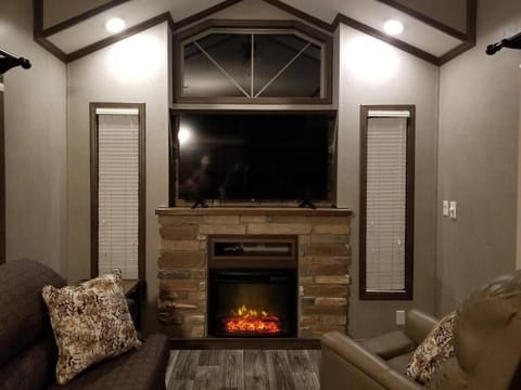 TV and multimedia, Living room, Seating area, flat iron